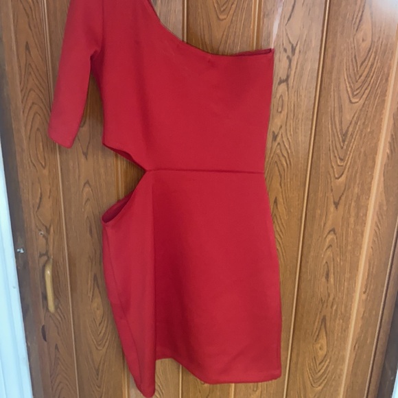 Vintage Red cute ladies dress. Off the shoulder open side for a flattering look. - Picture 5 of 5